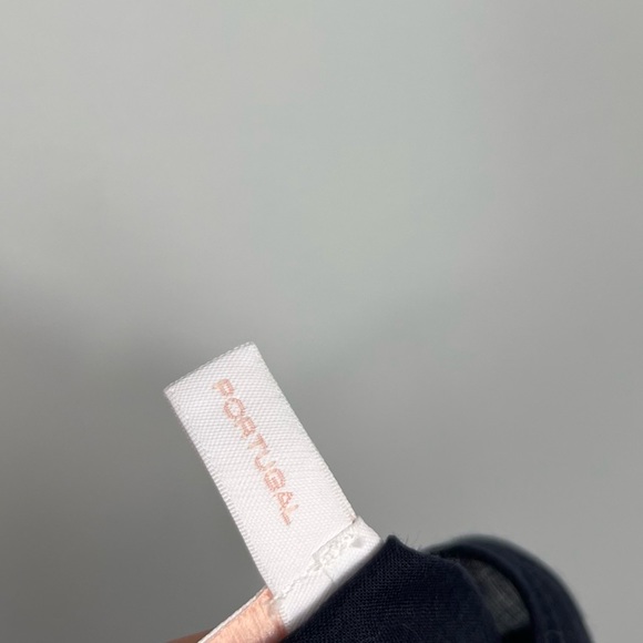 See By Chloe Cropped Spaghetti Strap Minimalist Basic Cami Tank Top Navy Blue - Picture 4 of 7